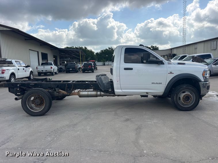 image for item ET2261 2019 RAM 5500 truck cab and chassis