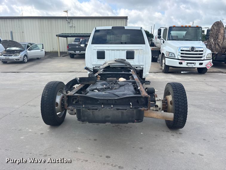 image for item ET2261 2019 RAM 5500 truck cab and chassis