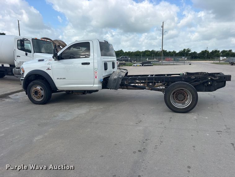 image for item ET2261 2019 RAM 5500 truck cab and chassis