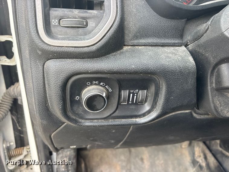 image for item ET2261 2019 RAM 5500 truck cab and chassis