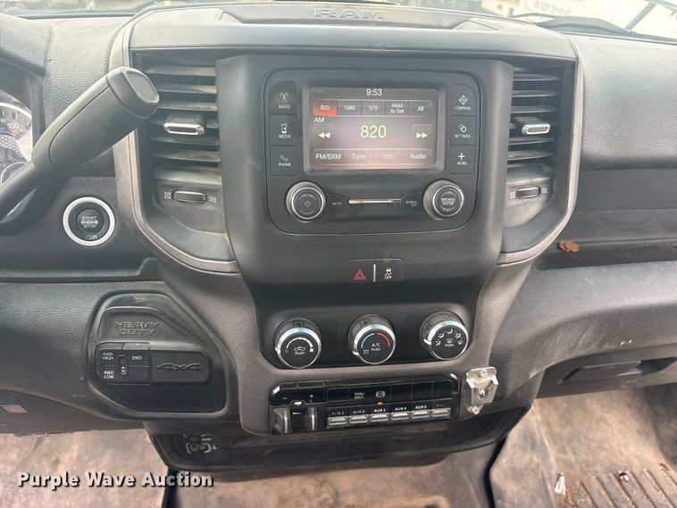image for item ET2261 2019 RAM 5500 truck cab and chassis