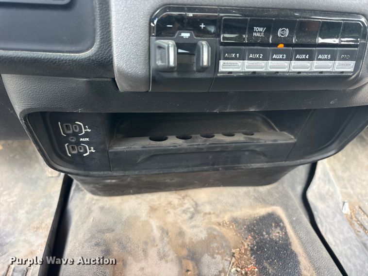 image for item ET2261 2019 RAM 5500 truck cab and chassis