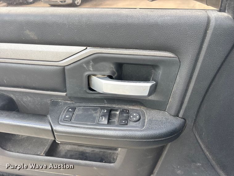 image for item ET2261 2019 RAM 5500 truck cab and chassis
