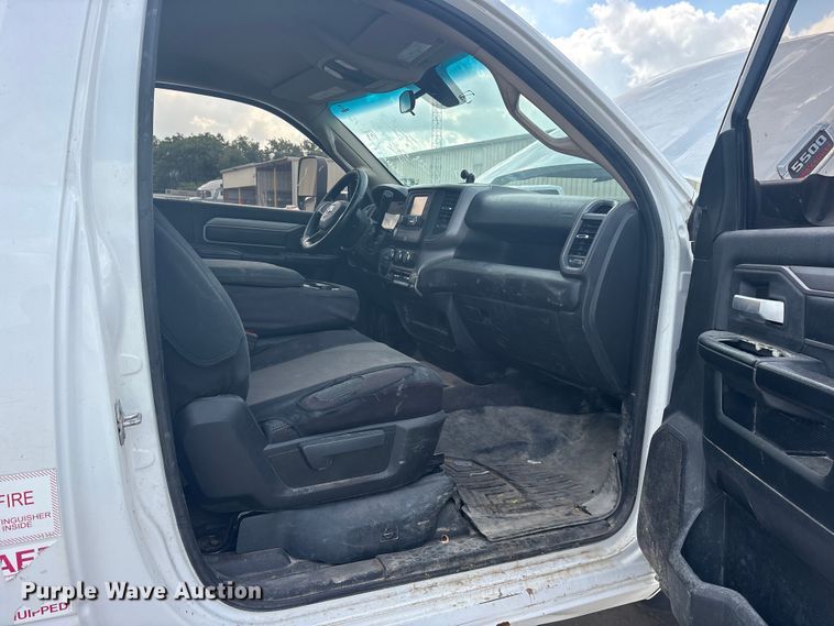 image for item ET2261 2019 RAM 5500 truck cab and chassis