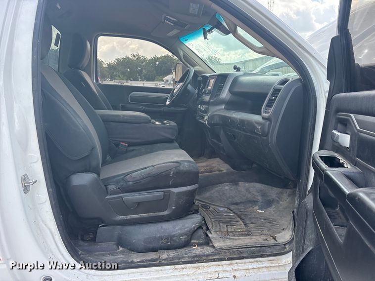 image for item ET2261 2019 RAM 5500 truck cab and chassis