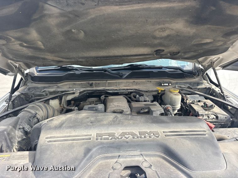 image for item ET2261 2019 RAM 5500 truck cab and chassis