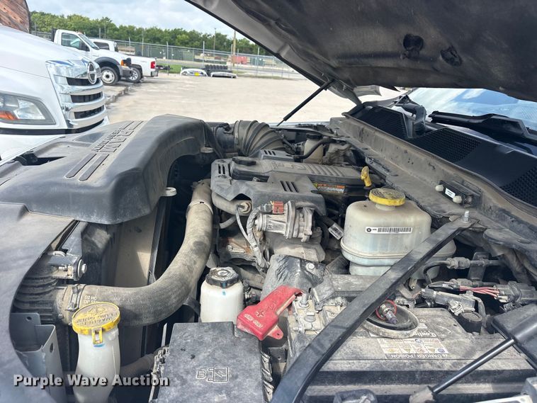 image for item ET2261 2019 RAM 5500 truck cab and chassis