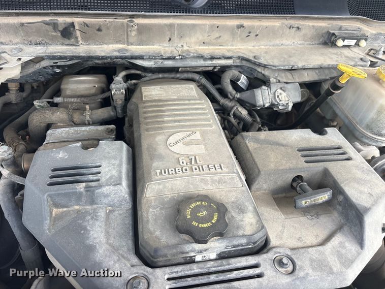 image for item ET2261 2019 RAM 5500 truck cab and chassis