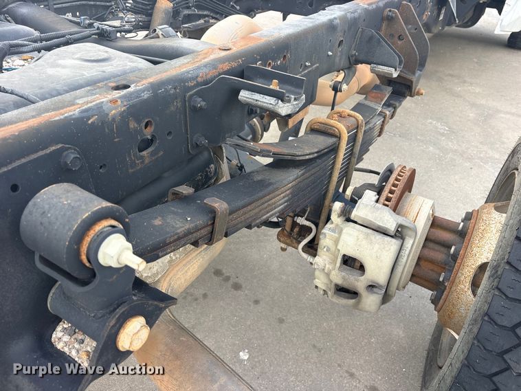 image for item ET2261 2019 RAM 5500 truck cab and chassis