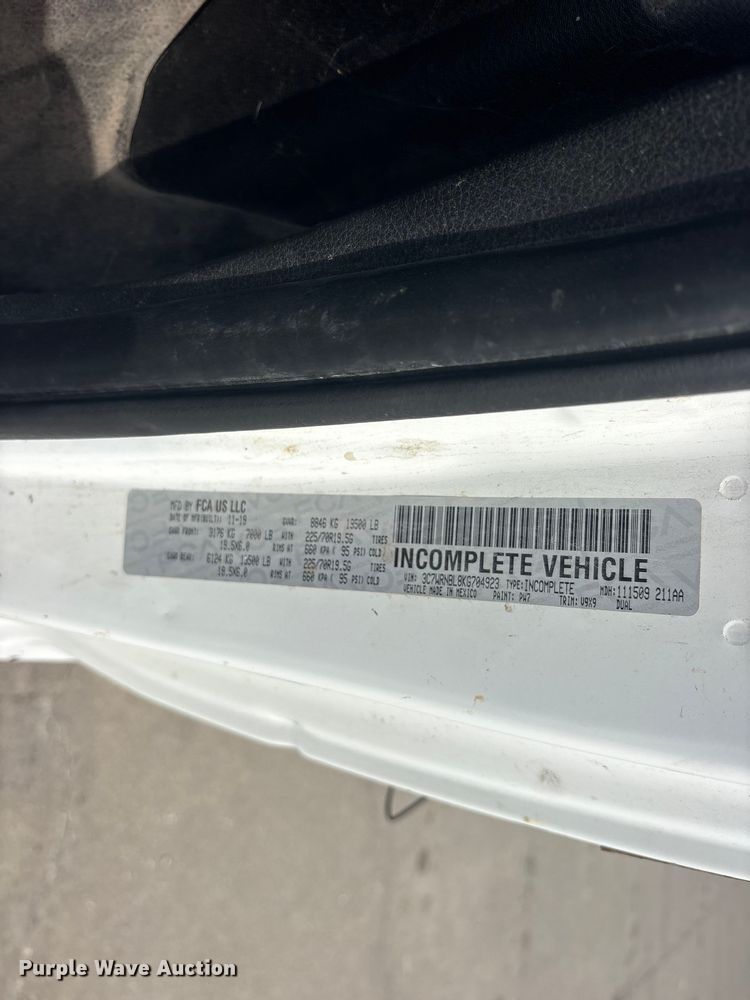 image for item ET2261 2019 RAM 5500 truck cab and chassis