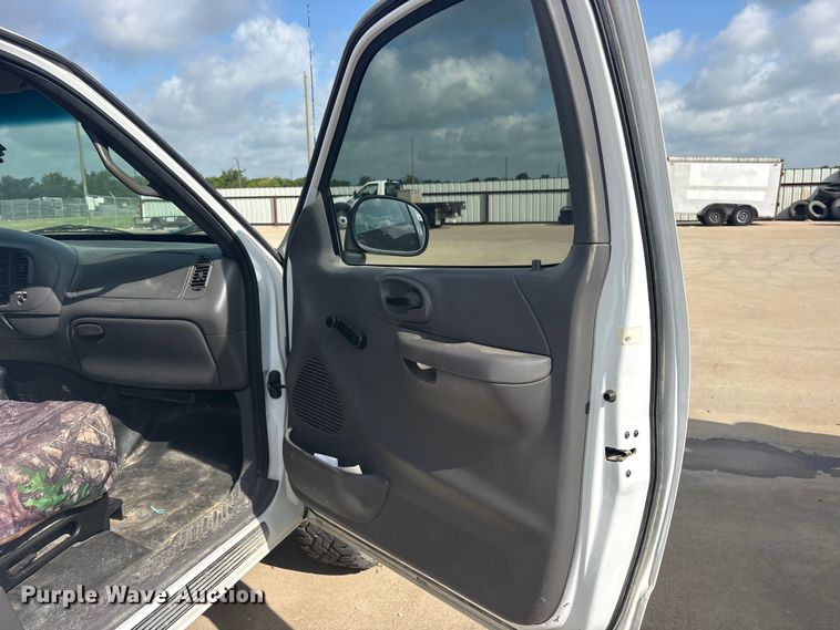 image for item ET2262 2002 Ford F150 Ext. Cab pickup truck