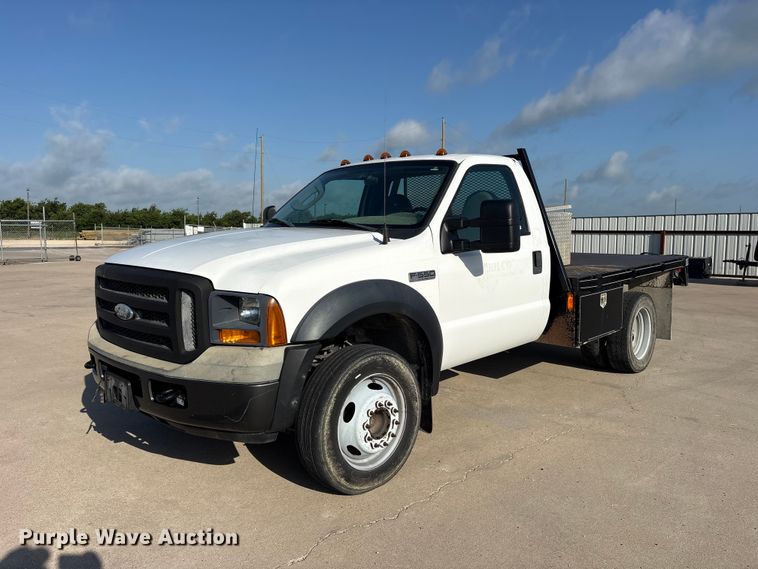 image for item ET2263 2006 Ford F550 Super Duty flatbed truck