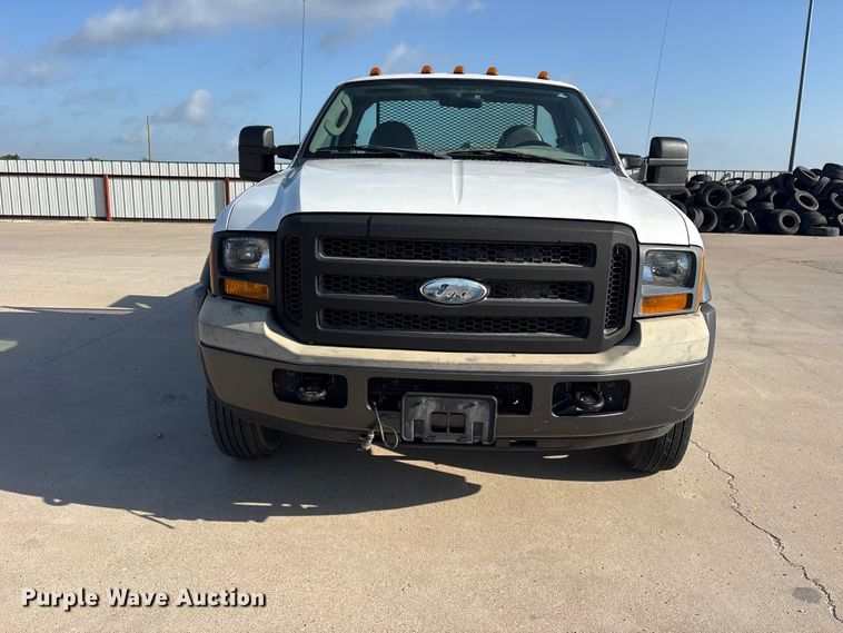 image for item ET2263 2006 Ford F550 Super Duty flatbed truck