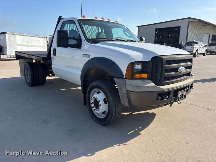 image for item ET2263 2006 Ford F550 Super Duty flatbed truck