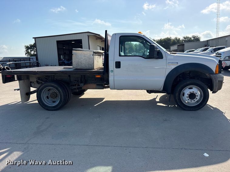 image for item ET2263 2006 Ford F550 Super Duty flatbed truck