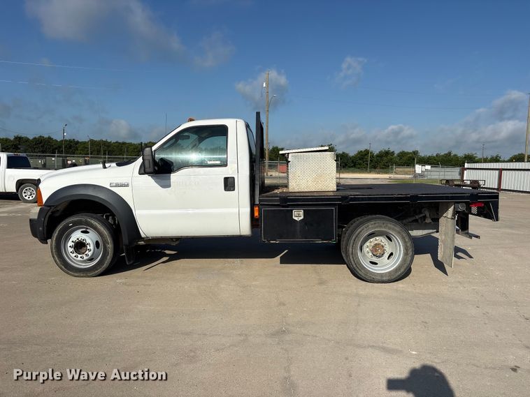 image for item ET2263 2006 Ford F550 Super Duty flatbed truck