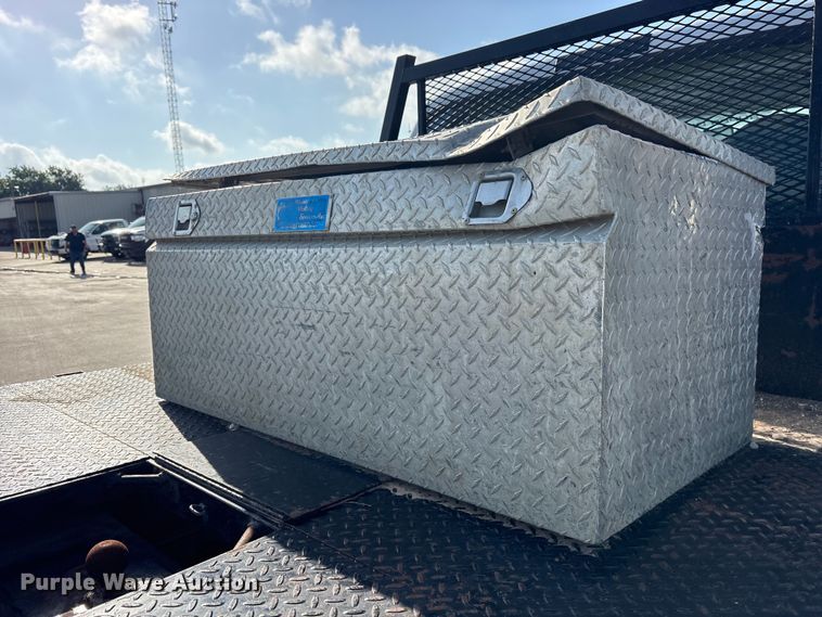 image for item ET2263 2006 Ford F550 Super Duty flatbed truck