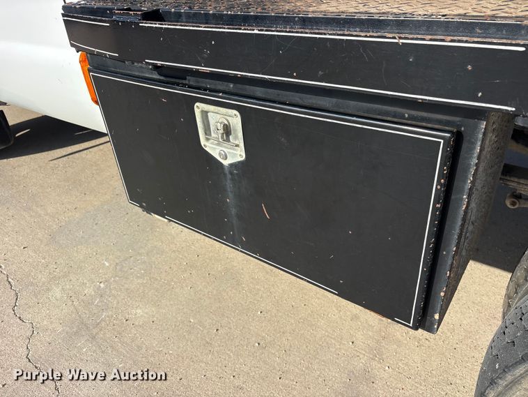 image for item ET2263 2006 Ford F550 Super Duty flatbed truck
