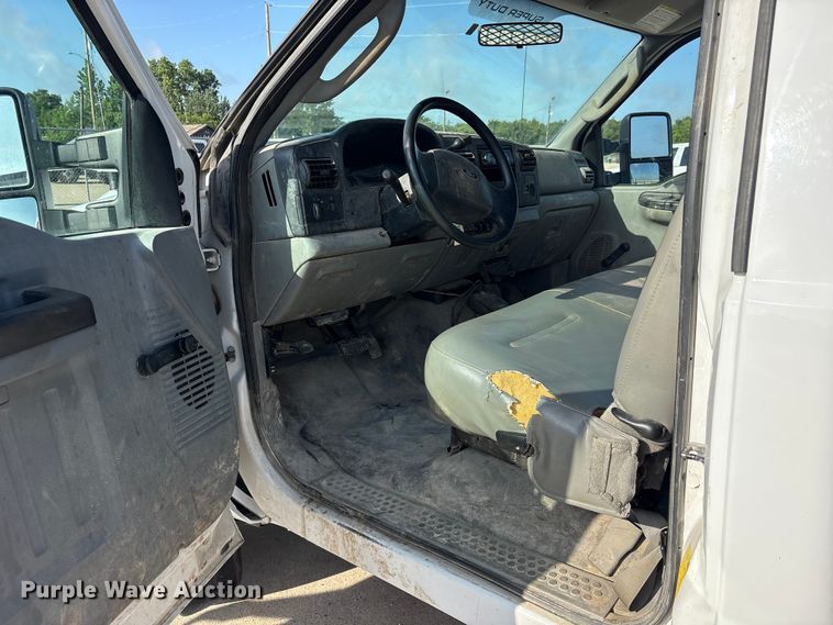 image for item ET2263 2006 Ford F550 Super Duty flatbed truck