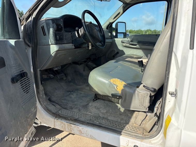 image for item ET2263 2006 Ford F550 Super Duty flatbed truck