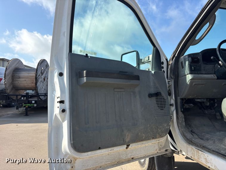 image for item ET2263 2006 Ford F550 Super Duty flatbed truck