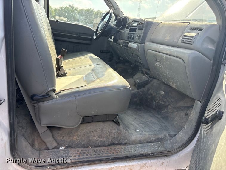 image for item ET2263 2006 Ford F550 Super Duty flatbed truck