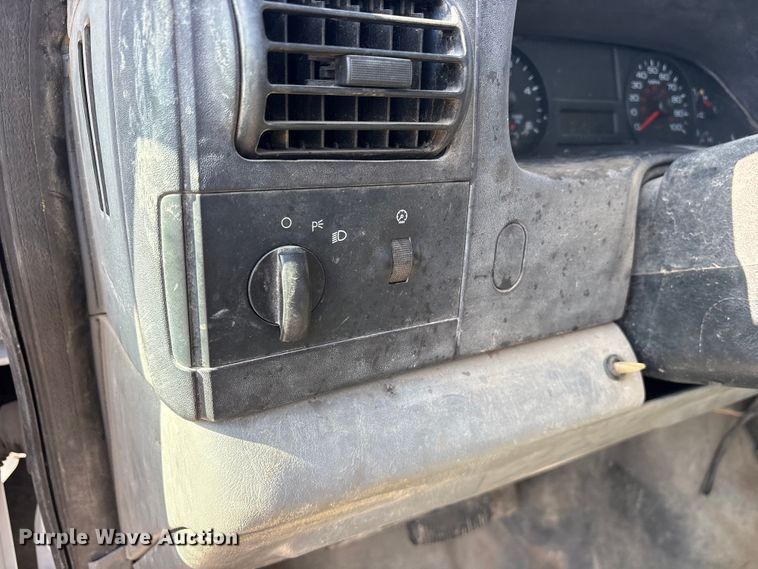 image for item ET2263 2006 Ford F550 Super Duty flatbed truck