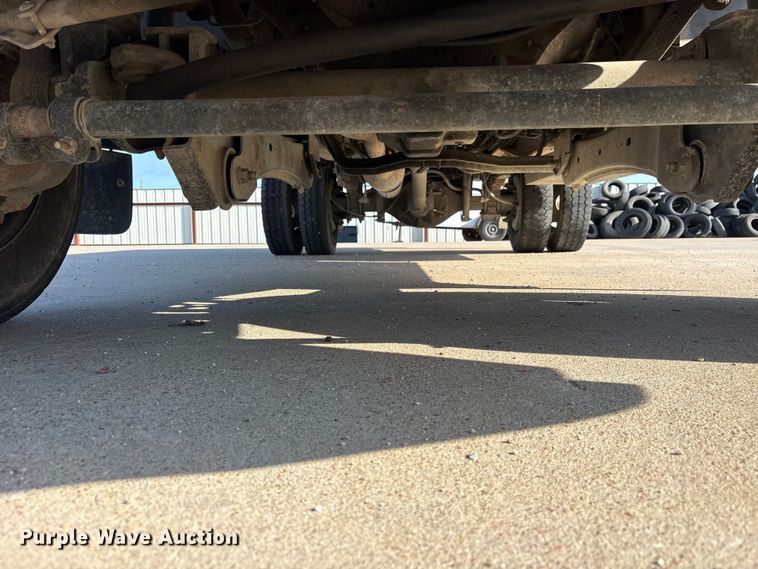 image for item ET2263 2006 Ford F550 Super Duty flatbed truck