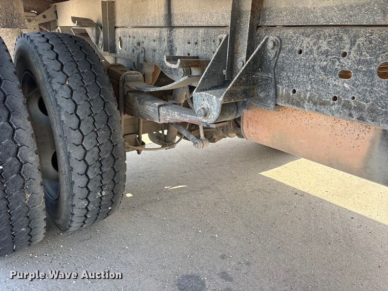 image for item ET2263 2006 Ford F550 Super Duty flatbed truck