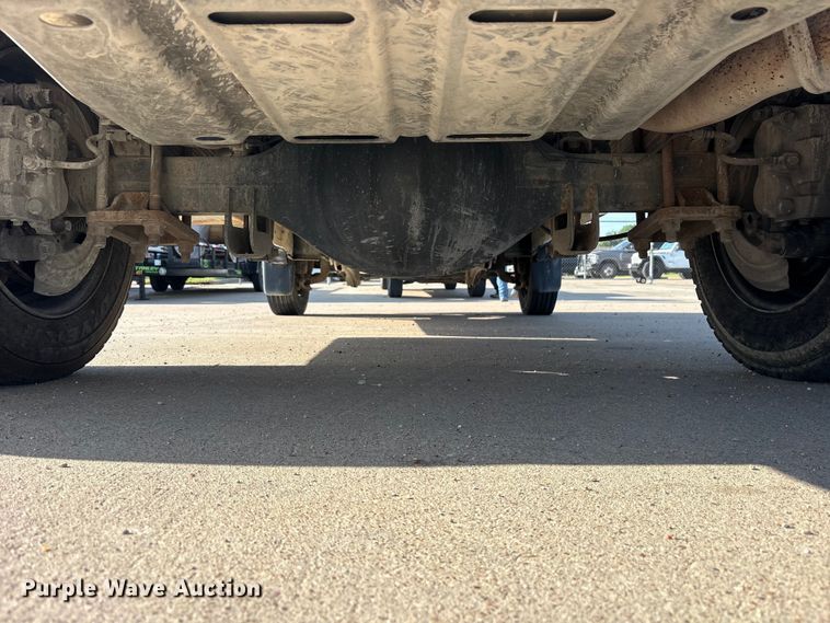 image for item ET2263 2006 Ford F550 Super Duty flatbed truck