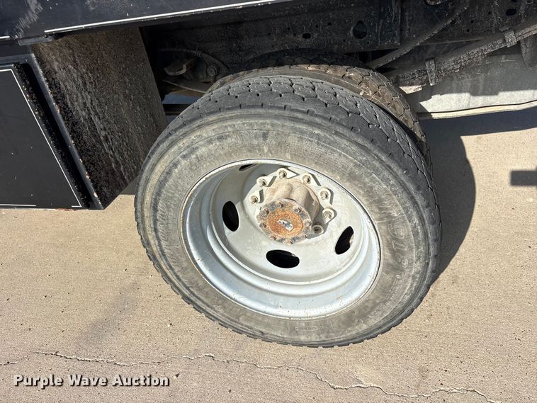 image for item ET2263 2006 Ford F550 Super Duty flatbed truck