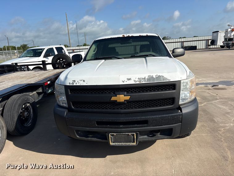 image for item ET2264 2013 Chevrolet Silverado 1500 Crew Cab pickup truck