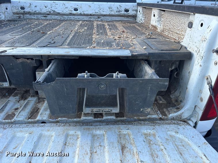 image for item ET2264 2013 Chevrolet Silverado 1500 Crew Cab pickup truck