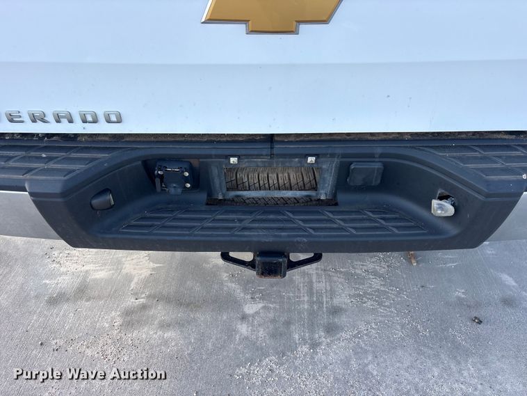 image for item ET2264 2013 Chevrolet Silverado 1500 Crew Cab pickup truck
