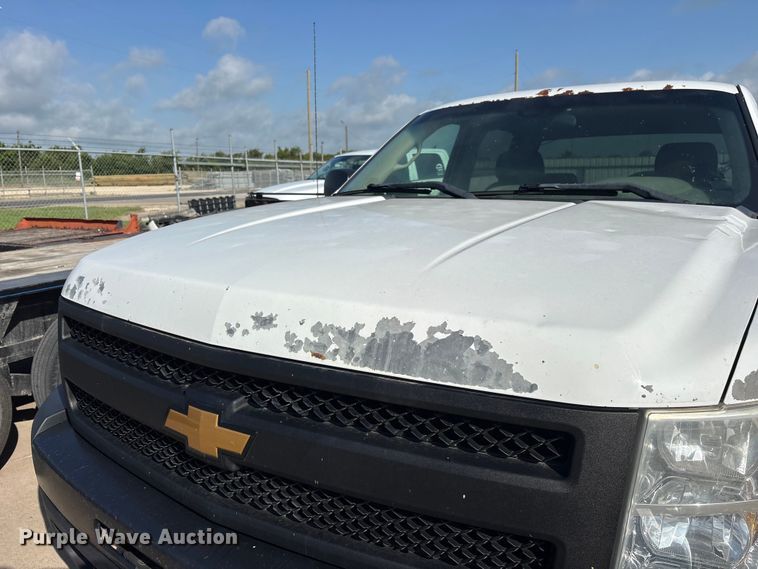 image for item ET2264 2013 Chevrolet Silverado 1500 Crew Cab pickup truck