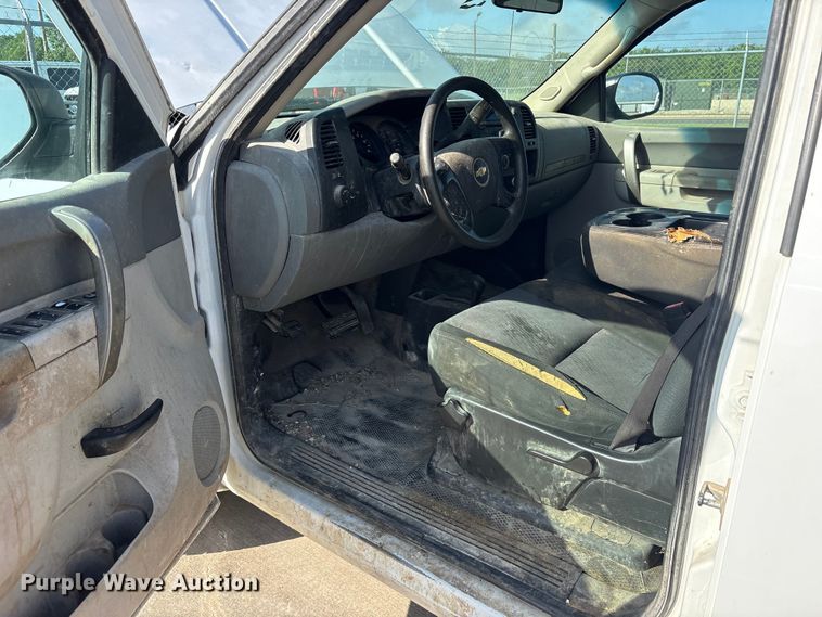 image for item ET2264 2013 Chevrolet Silverado 1500 Crew Cab pickup truck