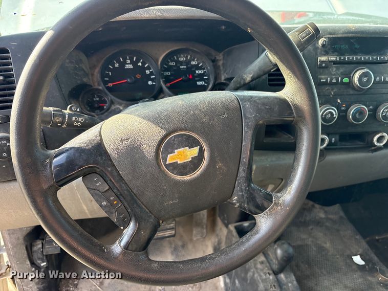 image for item ET2264 2013 Chevrolet Silverado 1500 Crew Cab pickup truck