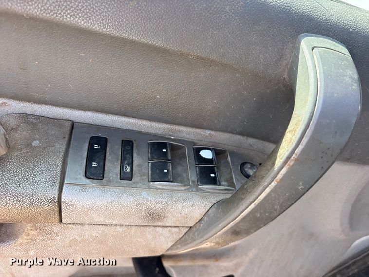 image for item ET2264 2013 Chevrolet Silverado 1500 Crew Cab pickup truck