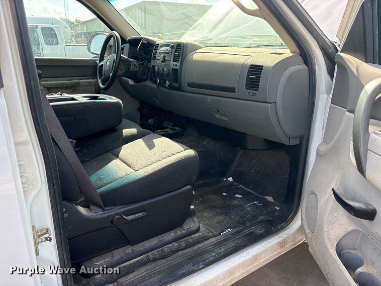 image for item ET2264 2013 Chevrolet Silverado 1500 Crew Cab pickup truck
