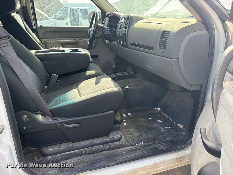 image for item ET2264 2013 Chevrolet Silverado 1500 Crew Cab pickup truck