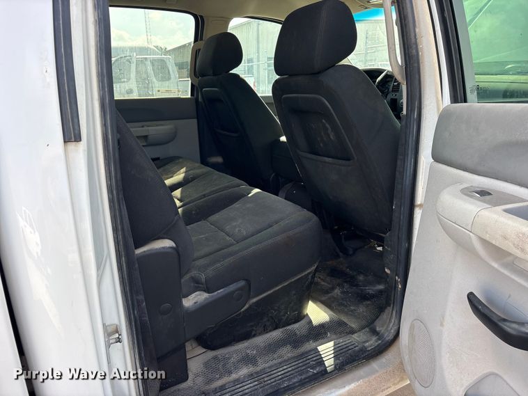image for item ET2264 2013 Chevrolet Silverado 1500 Crew Cab pickup truck