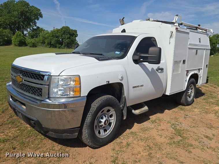 image for item ET5029 2012 Chevrolet Silverado 3500HD utility bed pickup truck