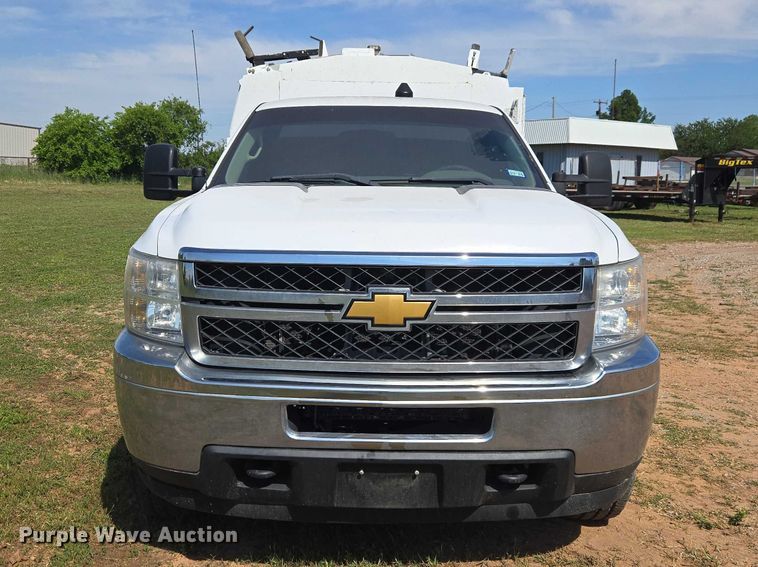 image for item ET5029 2012 Chevrolet Silverado 3500HD utility bed pickup truck