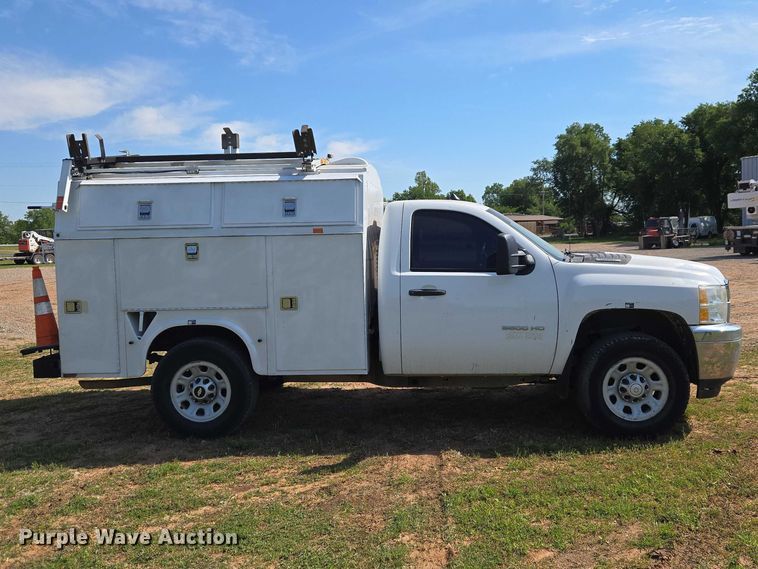image for item ET5029 2012 Chevrolet Silverado 3500HD utility bed pickup truck
