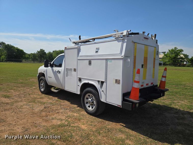 image for item ET5029 2012 Chevrolet Silverado 3500HD utility bed pickup truck