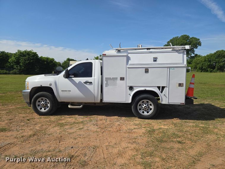 image for item ET5029 2012 Chevrolet Silverado 3500HD utility bed pickup truck