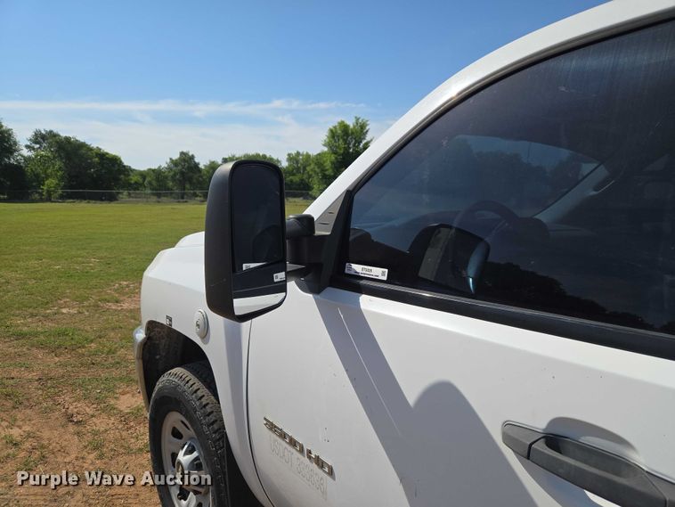 image for item ET5029 2012 Chevrolet Silverado 3500HD utility bed pickup truck