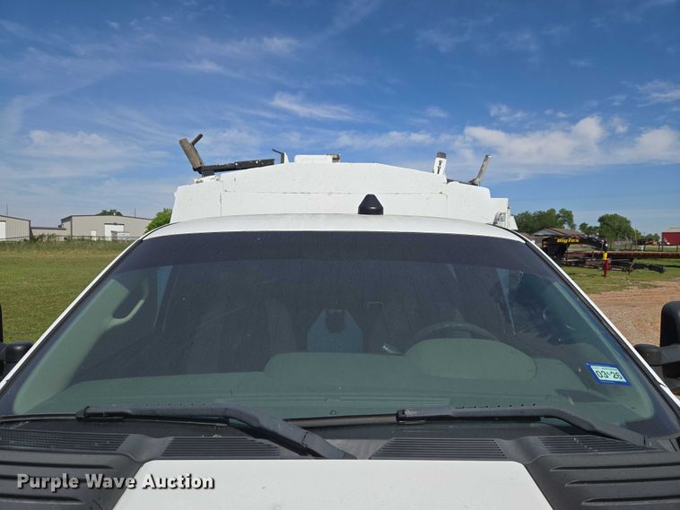 image for item ET5029 2012 Chevrolet Silverado 3500HD utility bed pickup truck
