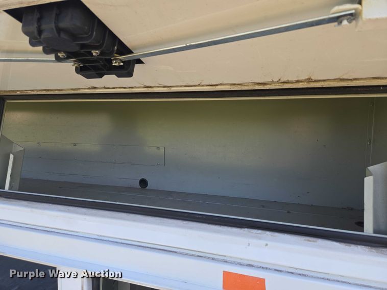 image for item ET5029 2012 Chevrolet Silverado 3500HD utility bed pickup truck