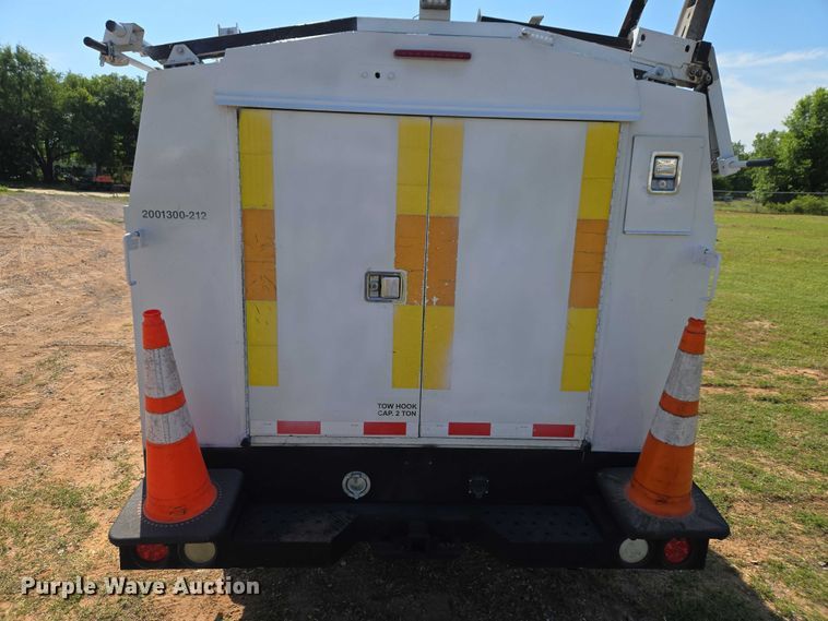 image for item ET5029 2012 Chevrolet Silverado 3500HD utility bed pickup truck